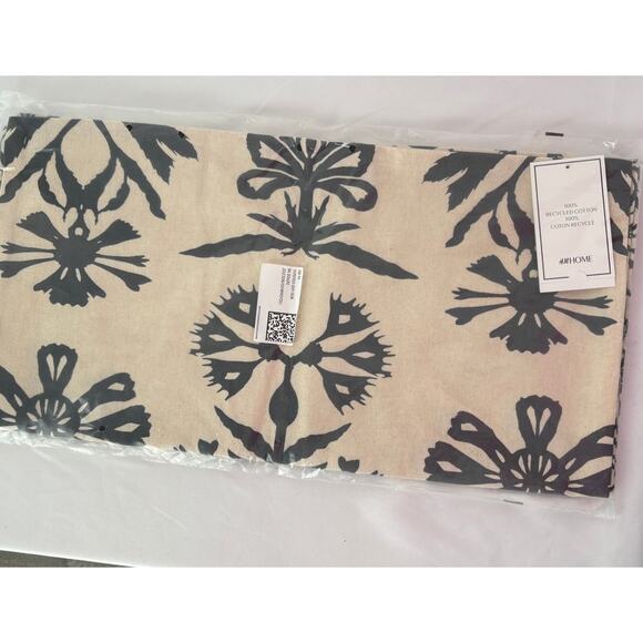 H&M Recycled Cotton 2 Pack 20x20 in Floral Pillow Cushion Cover New Beige Black - Picture 8 of 9